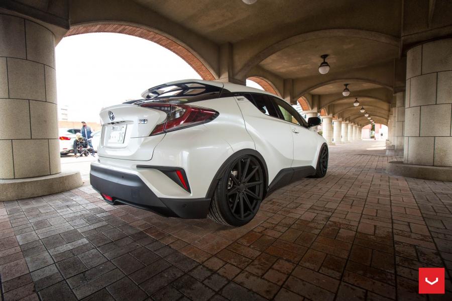  Toyota C-HR on Vossen Wheels (VFS10) 2017 года  (фото 6 из 20)